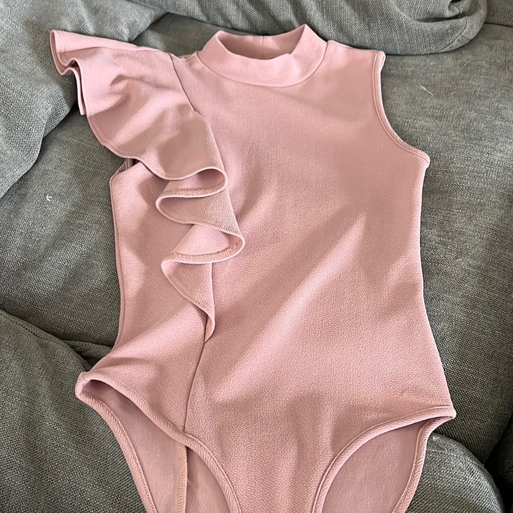 Mauve bodysuit with one flutter sleeve detail